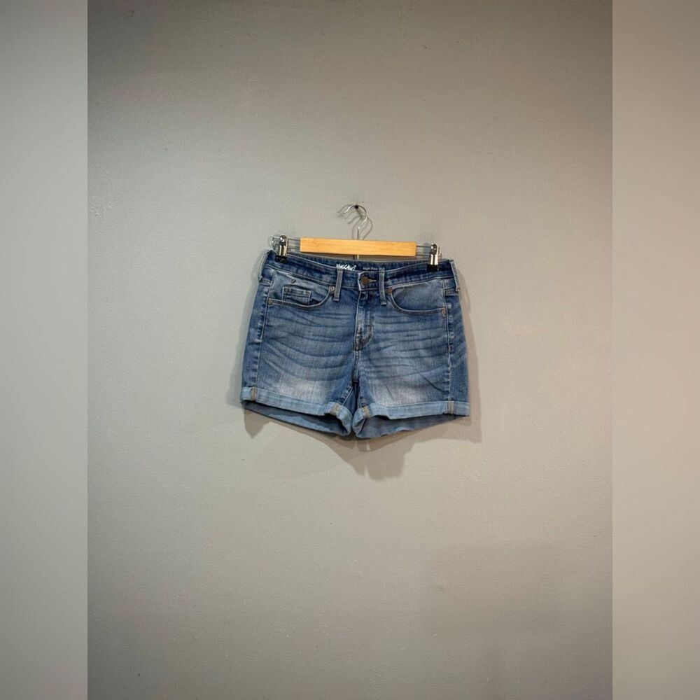 Mossimo Light Wash High Rise Midi Denim Shorts Size 2 (26) EUC